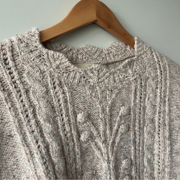 Oatmeal scalloped crew neck with detail - Picture 2 of 5